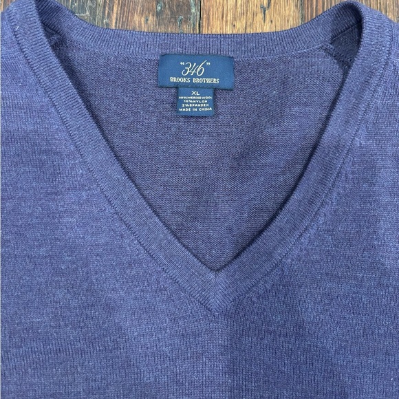 Brooks Brothers 346 Merino Wool VNeck Men’s Sweater Sz Xl NWOT Deep Purple - Picture 4 of 4